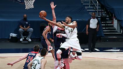 Γιάννης Αντετοκούνμπο: «Νιώθω πως βελτιωνόμαστε»