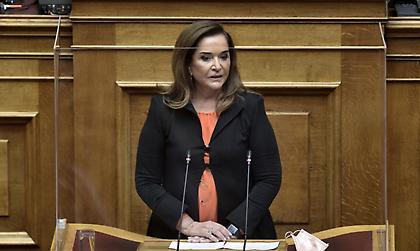 Μπακογιάννη: «Όχημα της ασφάλειάς μου ενεπλάκη σε σοβαρό τροχαίο–Είμαι συντετριμμένη»