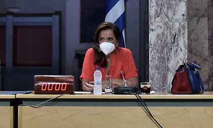 Μπακογιάννη: Όχημα της ασφάλειάς μου ενεπλάκη σε τροχαίο στη Βουλή -Θα αποδοθούν ευθύνες