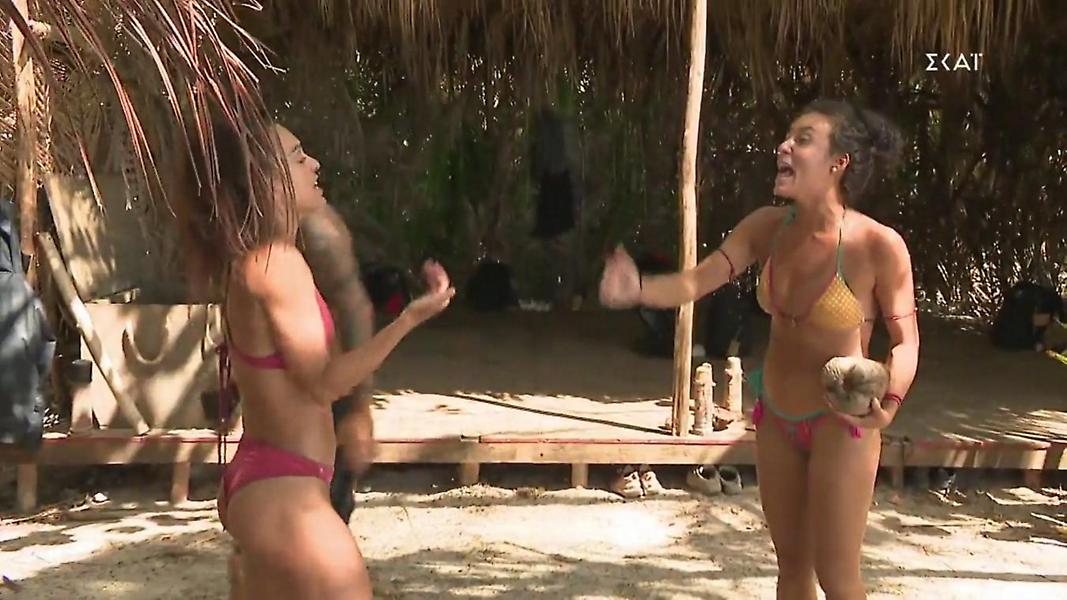 Survivor: Άγριος καβγάς Κόκκινων με Τριαντάφυλλο και Καρολίνας-Μαριάνθης