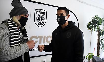 Μοίρασε φαγητό και δώρα σε άστεγους ο ΠΑΟΚ