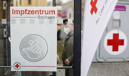FAZ: Σοβαρό χτύπημα στους εμβολιασμούς στη Γερμανία από την αναστολή του AstraZeneca