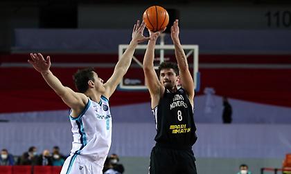 «Πάρτι» της Νίζνι στην έδρα της Τουρκ Τέλεκομ