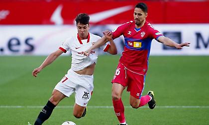 Κρατάει σφιχτά το σεντόνι η Σεβίλλη