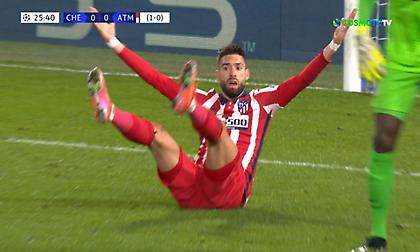 Ζήτησε πέναλτι η Ατλέτικο για τράβηγμα στον Καράσκο (video)