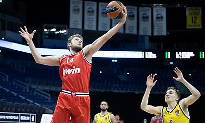 «Διέλυσε» σχεδόν όλα τα προσωπικά του ρεκόρ ο Βεζένκοβ!