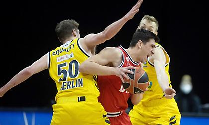 Λαρεντζάκης: «Όλοι βοήθησαν σημαντικά, μεγάλη εμφάνιση από Βεζένκοβ»