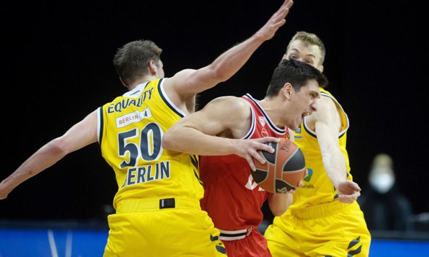 Λαρεντζάκης: «Όλοι βοήθησαν σημαντικά, μεγάλη εμφάνιση από Βεζένκοβ»