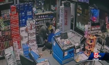 Υπάλληλος σε μίνι-μάρκετ έπιασε ληστή με Brazilian Jiu Jitsu (video)