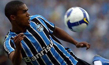 Σε συζητήσεις με τον Ντοούγκλας Κόστα η Γκρέμιο