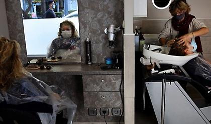 Χαλάρωση του lockdown: Ποια μέτρα τίθενται σε ισχύ- Ποιες περιοχές είναι στο «βαθύ κόκκινο»