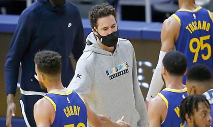 Τα… στάζει και τραυματίας ο Κλέι Τόμπσον (video)