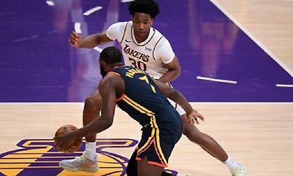 Λέικερς: Δεν κρατούν τον Τζόουνς