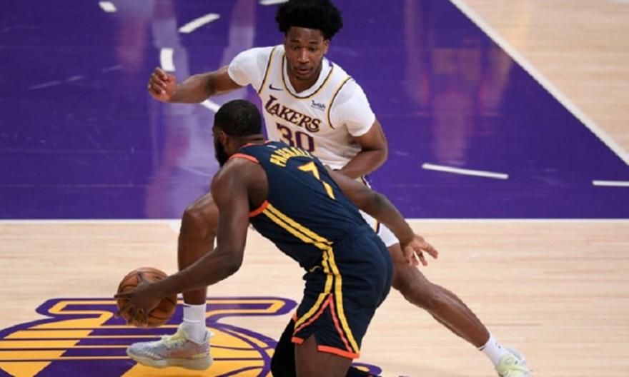 Λέικερς: Δεν κρατούν τον Τζόουνς