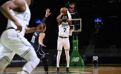 Ο Μπράουν με 10 τρίποντα «καθάρισε» τους Μάτζικ