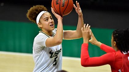 Πρόκριση με οδηγό την Τσινέκε στον δεύτερο γύρο της March Madness