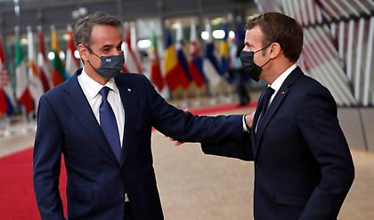 Τηλεφωνική επικοινωνία Μητσοτάκη με Μακρόν - Τι συζήτησαν