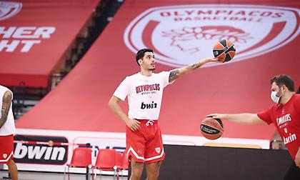 Τα περαστικά του Ολυμπιακού στον Κόνιαρη