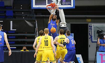 Τρίτη νίκη για Τενερίφη, Χάποελ Χολόν