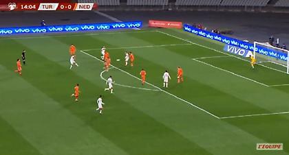 Τουρκία-Ολλανδία: 1-0 με... χλιαρό σουτ του Γιλμάζ που κόντραρε (video)