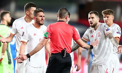 Βαρούχας στον bwinΣΠΟΡ FM 94,6: «Ήταν και κόκκινη, όχι μόνο πέναλτι»