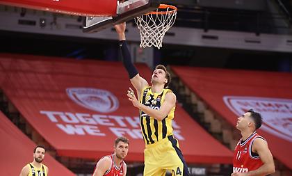 Βέσελι: «Δώσαμε ευκαιρία στον Ολυμπιακό να επιστρέψει»