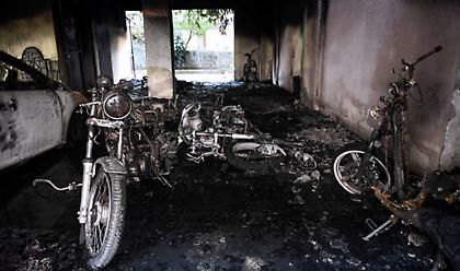 Εμπρηστική επίθεση σε πολυκατοικία στη Θεσσαλονίκη (pics)