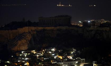 Ώρα της Γης: Μια διαφορετική Aθήνα στο σκοτάδι για καλό σκοπό (pic)