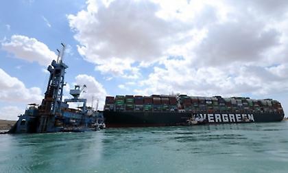 Κλειστή για 6η ημέρα η Διώρυγα Σουέζ: Ελπίδες στην πλημμυρίδα - 300 πλοία σε αναμονή