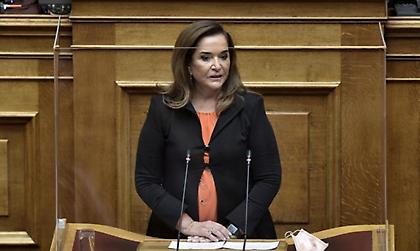 Η απάντηση της Ντόρας Μπακογιάννη για το «εμένα δεν θα με κρατήσει κανένας να μην πάω στην Κρήτη»