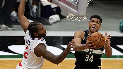 Τα τρίποντα των Κλίπερς σταμάτησαν τους Μπακς και τον Γιάννη