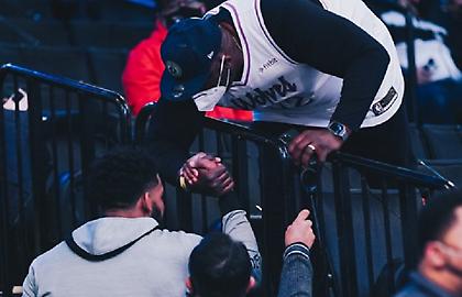 Συγκινητικός Τάουνς: «Έψαχνα τη μητέρα μου στο γήπεδο, αλλά…»