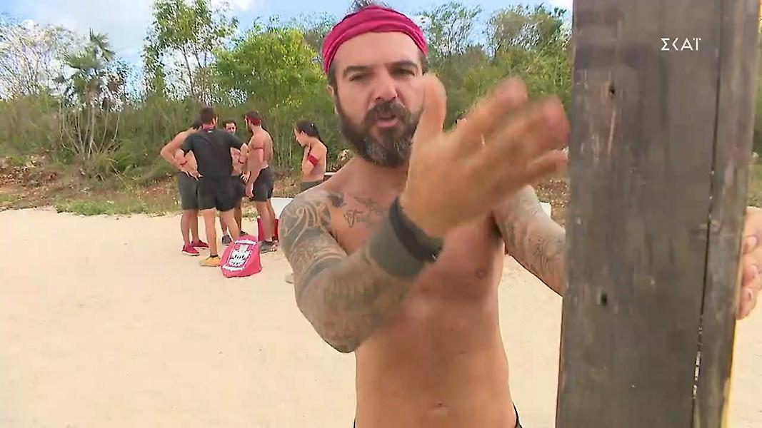 Survivor: Ο Τριαντάφυλλος είπε τον πόνο του σε ένα κούτσουρο