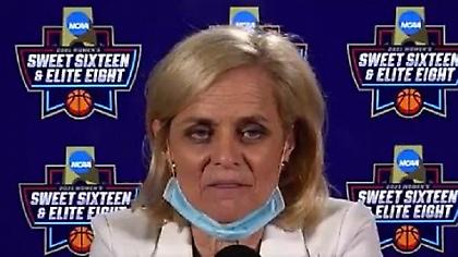 Προπονήτρια στις ΗΠΑ προτείνει να σταματήσουν τα τεστ κορωνοϊού (video)