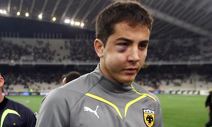 Όταν ο Μήτρογλου παραμόρφωσε το πρόσωπο του Μανωλά πριν βάλει γκολ στον Ολυμπιακό! (video)