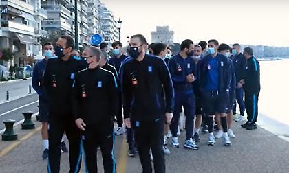 Η βόλτα της Εθνικής στον Λευκό Πύργο (video)