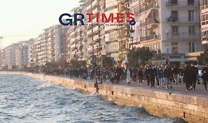 Κοσμοσυρροή στην παραλία της Θεσσαλονίκης
