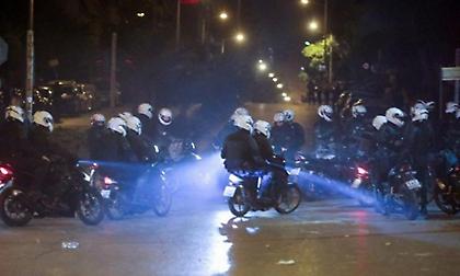 Επεισόδια στη Νέα Σμύρνη: «Είναι θύμα φαρσέρ της ΕΛ.ΑΣ», δηλώνει ο δικηγόρος του «Ινδιάνου» (video)