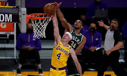 Φοβερή τάπα Γιάννη και φουλ πόστερ στο Top 10 του ΝΒΑ