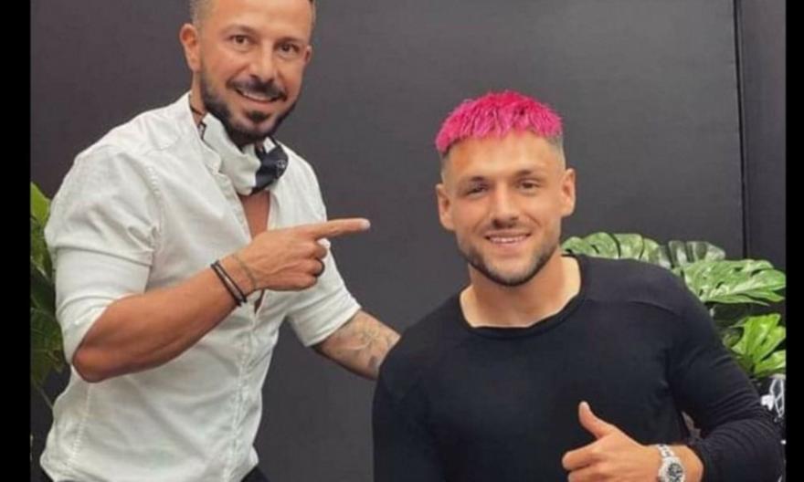 Άρης: Έβαψε ροζ τα μαλλιά του ο Σάκιτς