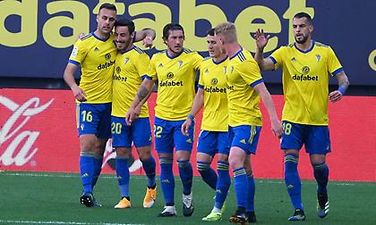 Νίκη για την Κάντιθ υπό τη «σκιά» ρατσιστικής επίθεσης