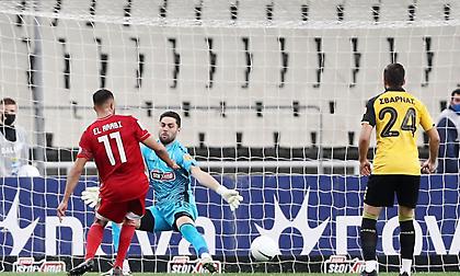 Τραγικό λάθος Λόπες, «πυροβόλησε» για το 3-0 ο Ελ Αραμπί (video)