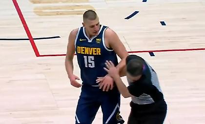 Διαιτητής «σκιάχτηκε» βλέποντας τον Γιόκιτς να πλησιάζει (video)