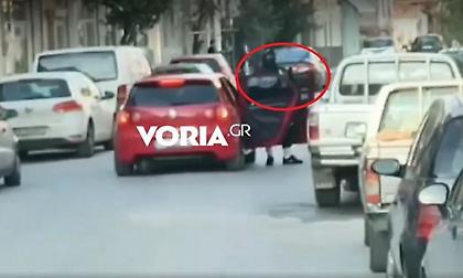 Θεσσαλονίκη: Τσιλιαδόρος-ληστής περίμενε με την καραμπίνα τους συνεργούς του «κόβοντας» την κίνηση!