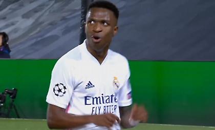 Με απίστευτο «κατέβασμα» και πλασέ ο Βινίσιους έδωσε προβάδισμα στη Ρεάλ (video)