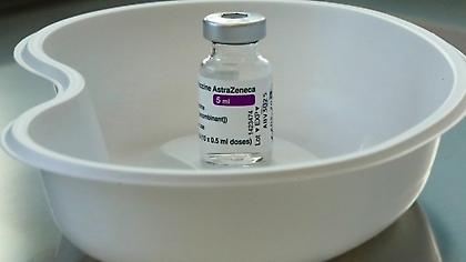 Ισπανία: Το εμβόλιο της AstraZeneca θα χορηγείται μόνο σε ανθρώπους 60-65 ετών