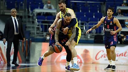 Τρομακτική «βασίλισσα» διέλυσε τη Φενέρ και προκρίθηκε στα playoffs!