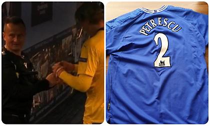 Ρουμανία: Γνωστοί παίκτες δωρίζουν φανέλες στον επόπτη του Σίτι-Ντόρτμουντ