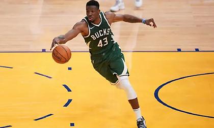 Τα «μαγικά» του Θανάση Αντετοκούνμπο κόντρα στους Χόρνετς (video)