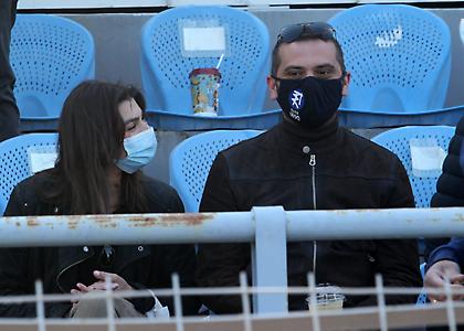 Ο σεφ Κουτσόπουλος είδε Πανιώνιο με τη σύντροφό του (pics)